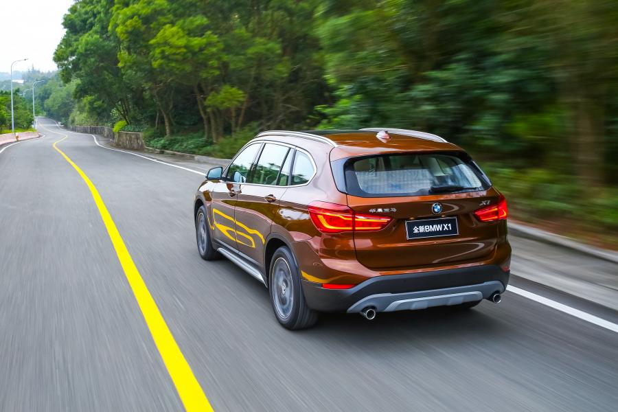  BMW X1 xDrive25Li xLine 2016 года  (фото 22 из 39)